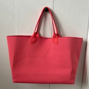 Rothy’s the essential tote in pink . Retired color